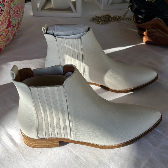 Ankle booties  White. New. - Picture 6 of 14
